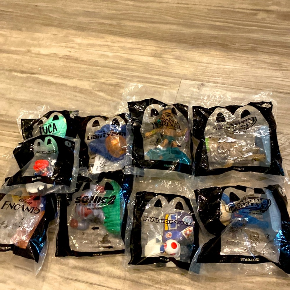 Set of (9) McDonald’s Toys!!